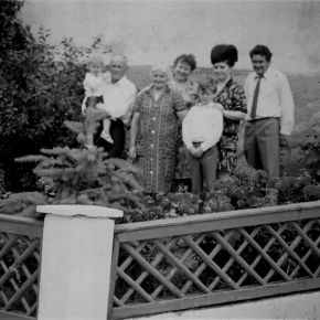 Die-Familie-1969-links-im-Bild-der-jetzige-Hausherr.jpg